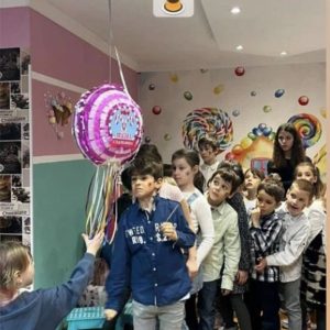 Proslava rodjendana, Muzej slatkiša-11