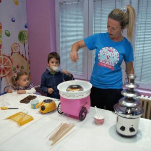 Proslava rodjendana, Muzej slatkiša-15